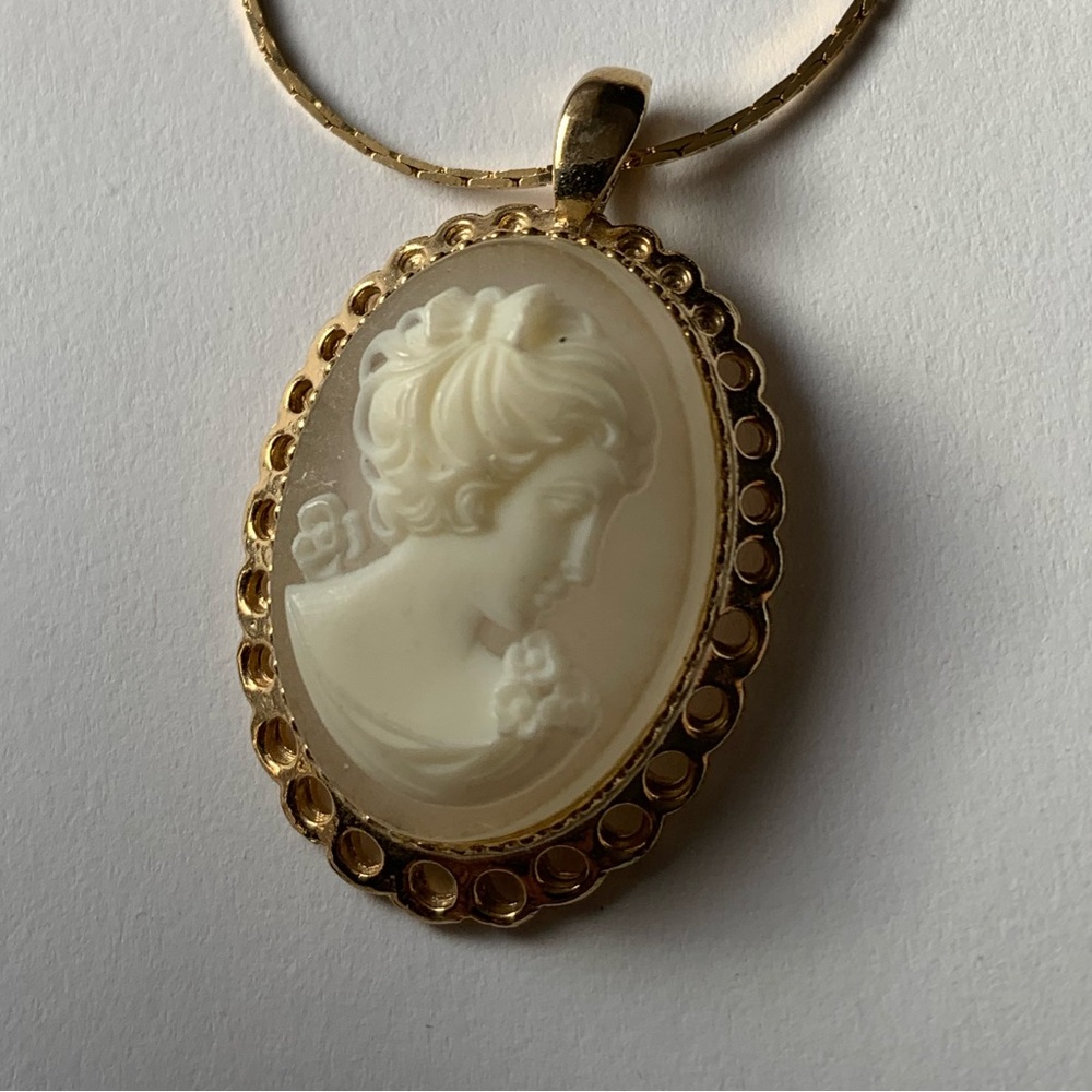 New vintage cream cameo